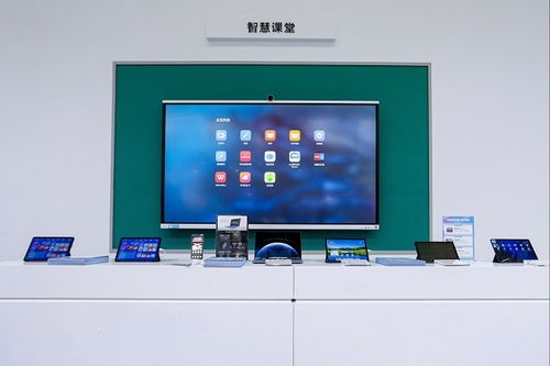 智慧教育新篇章 華為擎云亮相第七屆深圳教育裝備博覽會，展示計(jì)算機(jī)軟硬件及輔助設(shè)備一體化解決方案